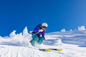 开云体育登录网站入口-_极地极限跑：在白雪皑皑中奔跑_，极地雪地车