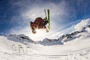 开云官网登录-东契奇连续三场三双统治比赛，东契奇三双纪录